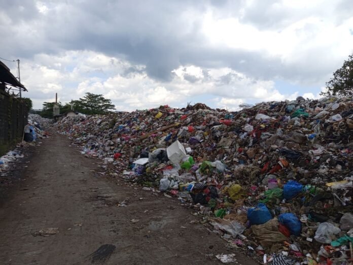 DLH Mataram Terkendala Armada, Sampah Menumpuk Capai 10 Ribu Ton di TPS Sandubaya