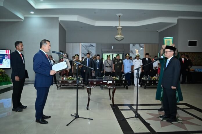 Dilantik sebagai Sekda, Gubernur Ajak Abul Chair Cintai NTB Seperti Tanah Kelahiran