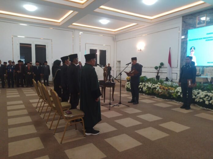 Lantik Tiga Pejabat Struktural, Wali Kota Ingatkan Pejabat Tidak Salahgunakan Wewenang