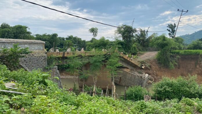 Tiga Tahun Rusak Parah, Jembatan Konca Langgudu Belum Diperbaiki