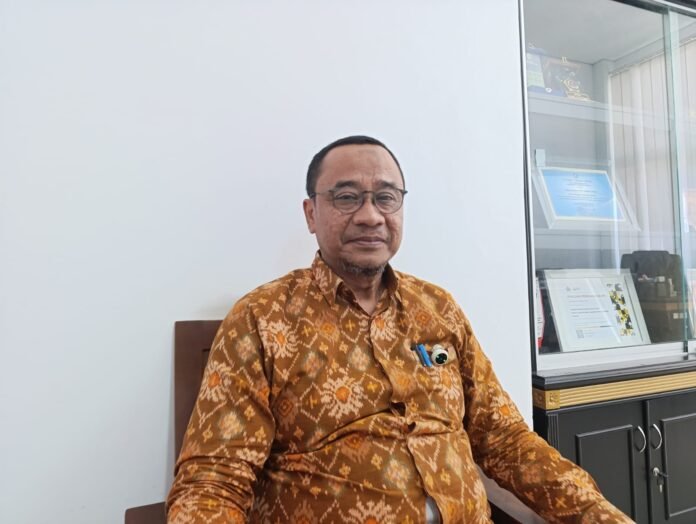 Bahu Jalan Hotmix Belum Rampung, Warga Pringgabaya Keluhkan Tingginya Risiko Kecelakaan
