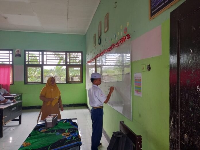 Nasib Guru Honorer Belum Jelas