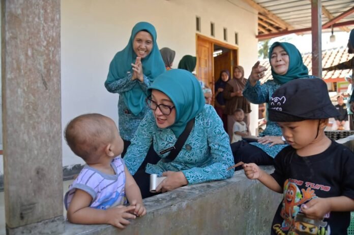 Dampingi Desa Berdaya di Sakra, Ketua TP PKK NTB Tekankan Intervensi Sosial Tepat Sasaran
