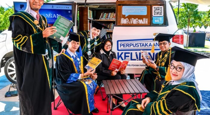 Momen Dies Natalis, Poltekpar Lombok Hadirkan Layanan Perpustakaan Keliling