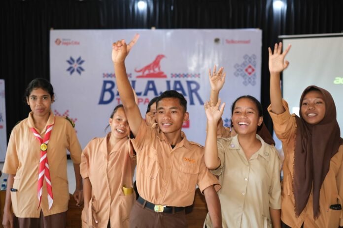 Buka Akses, Nyalakan Harapan: Telkomsel Hadirkan Ekosistem Belajar Digital di 7 Sekolah Flores