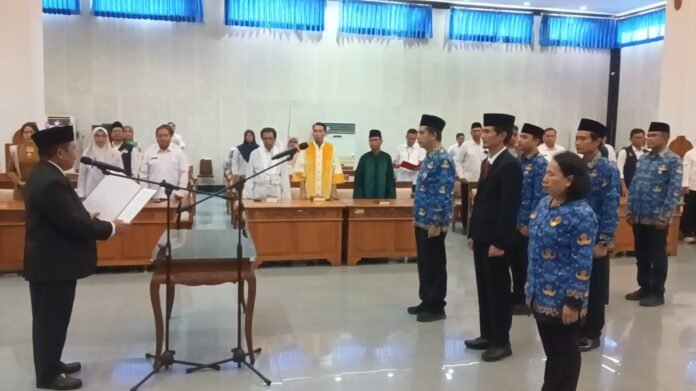 Bupati LAZ Lantik I Agus Wirawan Sastra sebagai Kepala BKAD Lobar