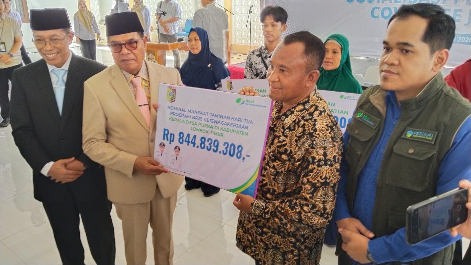 87 Kades Purna Tugas di Lombok Timur Terima JHT Rp844 Juta, Ditambah Pesangon Dua Kali Gaji