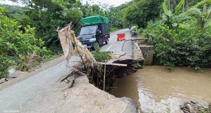 Nyaris Putus, Jembatan Rusak di Taman Baru-Buwun Mas Bakal Ditangani Tahun ini