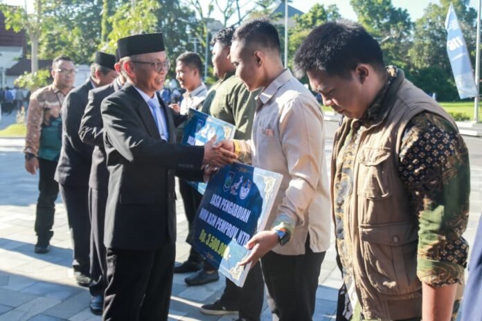 Pemprov NTB Berikan Tali Asih Rp3,5 Juta kepada 394 Eks Honorer