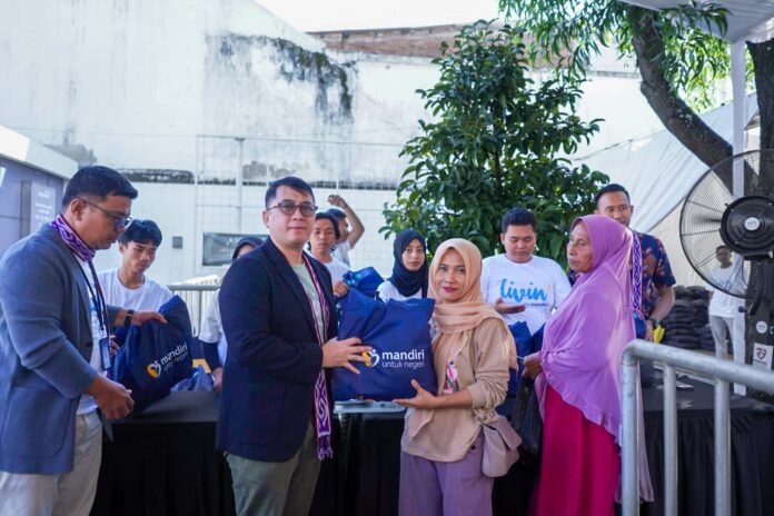 Peringati Hari Kebangkitan Nasional 2026, Bank Mandiri Salurkan 2.800 Paket Sembako di NTB