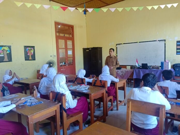 Kunjungi Rumah dan Sekolah, Strategi SMPN 18 Mataram Gaet Siswa Baru