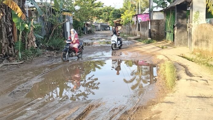 Lama Dikeluhkan Warga, Jalan Rusak Parah Menuju Pasar Sekotong Segera Diperbaiki
