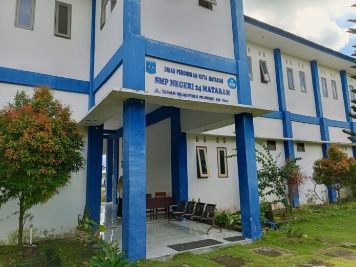 SMPN 24 Mataram Alami Penurunan Siswa Baru
