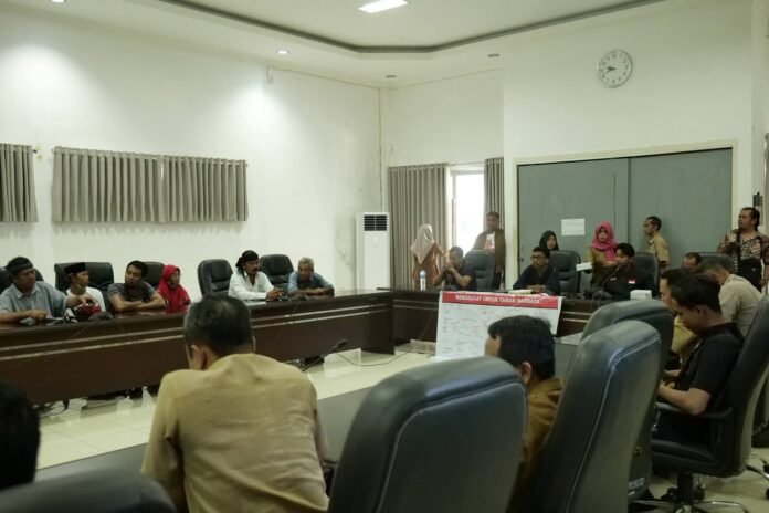 Pedagang Mengadu ke DPRD Lobar, Polemik Lapak Taman Narmada Belum Ada Solusi