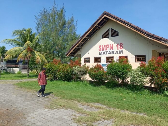 Enam Kelas SMPN 18 Mataram Masih Kosong