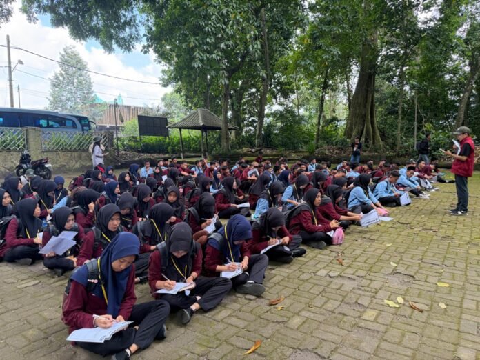 Gelar “Outing Class”, SRMA 38 Lombok Timur Tumbuhkan Patriotisme dan Cinta Alam