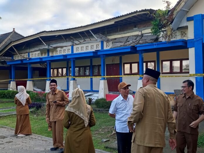 Dua Kelas di SMAN 7 Mataram Roboh, Lima Siswa Diduga Jadi Korban