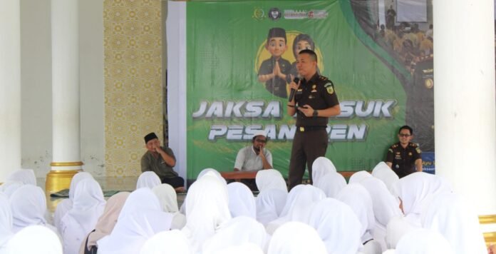 Tangkal Berita Hoaks, Jaksa Perkuat Literasi Digital di Kalangan Santri