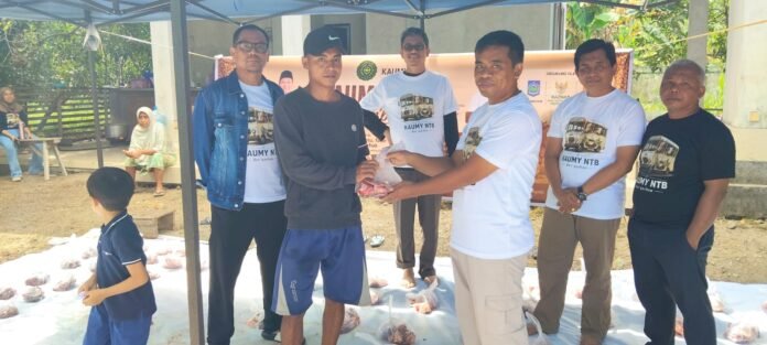 Dukung Desa Berdaya, KAUMY NTB Salurkan Daging Kurban ke Enam Desa di Pulau Lombok