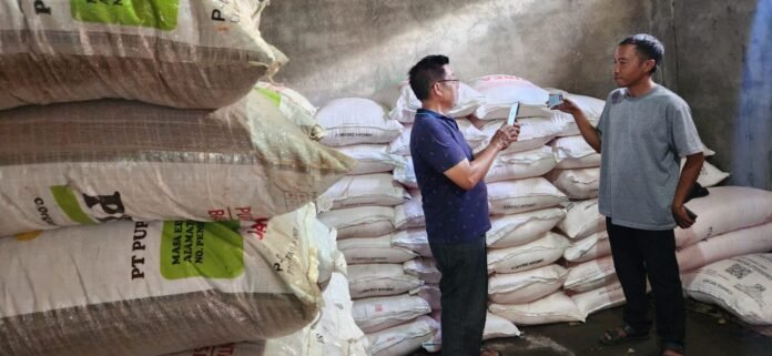 Stok Pupuk Subsidi di Lombok Tersedia, Petani Kini Cukup Bawa KTP untuk Tebus Pupuk
