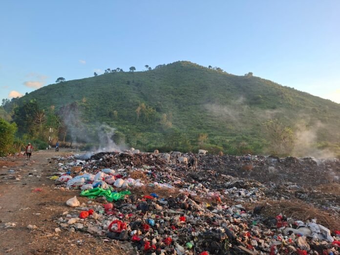 Tidak Didukung Alat Berat, Operasional TPA Dompu Masih dengan Open Dumping