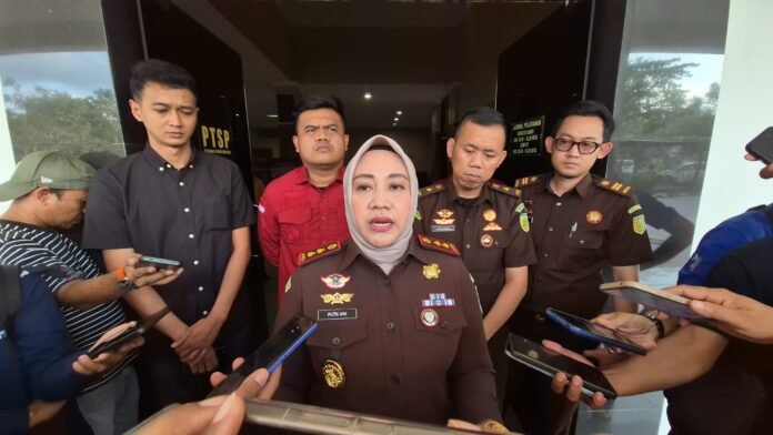 Tersangkut Kasus Pengadaan Truk Sampah, Dua Mantan Kepala DLH Loteng Ditahan