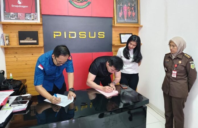 Kejari Mataram Kembalikan Gedung LCC ke Bank Sinarmas
