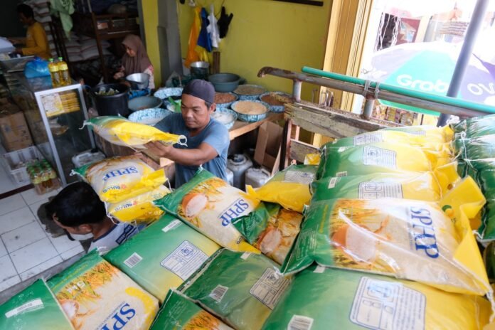 Jaga Stabilitas Harga Beras, Bulog Gelontorkan Beras SPHP dan Percepat Penyaluran Bantuan Pangan
