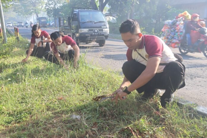 Hari Lingkungan Hidup, Jajaran Polres Loteng Kurvei di Bypass Labulia
