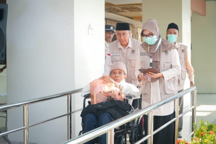 Jamaah Haji Kloter 5 Kota Mataram Tiba di Lombok