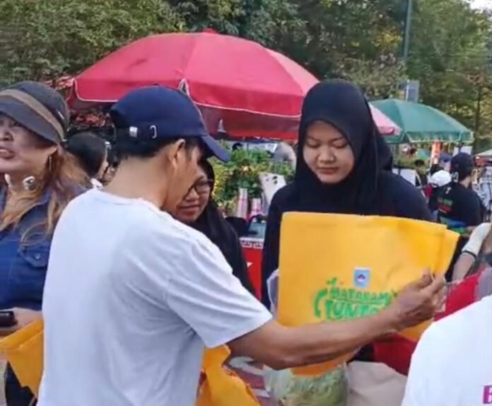 6.000 Tas Guna Ulang Disiapkan untuk Pasar Tradisional di Mataram
