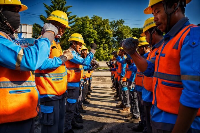 PLN UP3 Selaparang Ikuti Safety Briefing Online Bersama Seluruh UP3 se-NTB di Lombok Timur, Perkuat Budaya K3 di Lingkungan Kerja