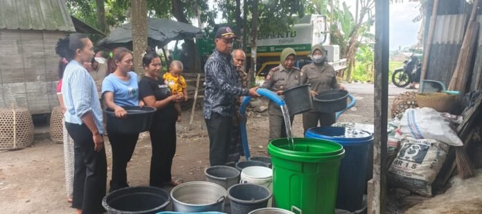 Terdampak Kekeringan, Ribuan KK di 15 Dusun Lobar Alami Krisis Air Bersih