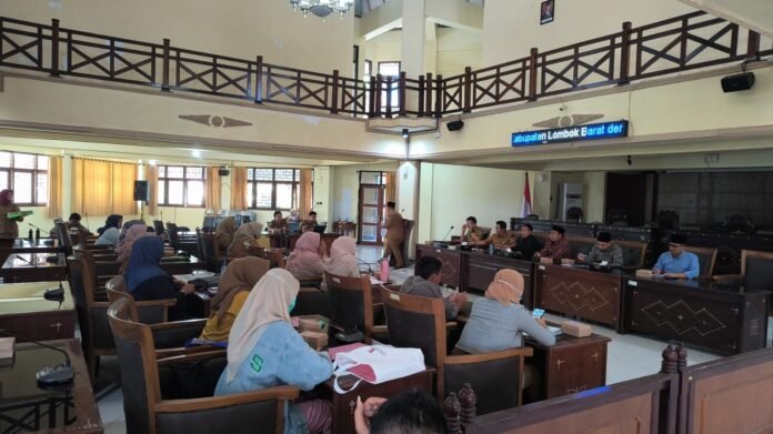 31 Honorer Lombok Barat Tuntut Kepastian Status