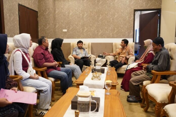 Unram Gratiskan Biaya Kuliah Mahasiswa Kurang Mampu