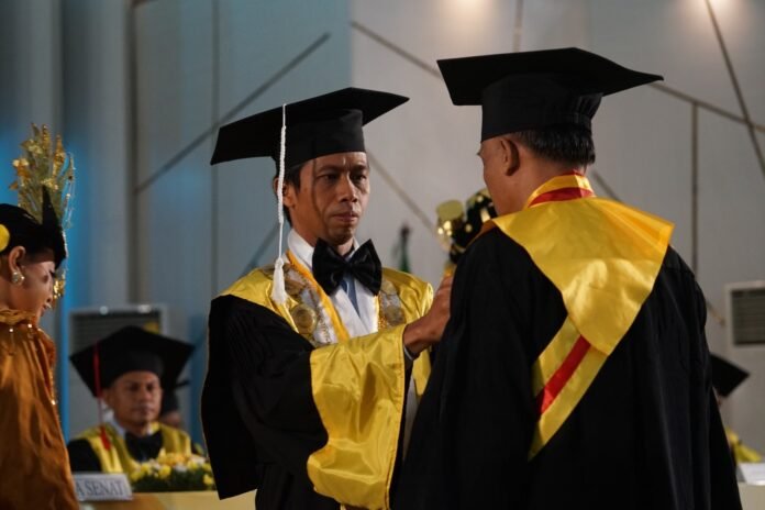 Unram Wisuda 1.390 Mahasiswa, Rektor Tekankan Pendidikan Sepanjang Hayat dan Pengabdian bagi Masyarakat