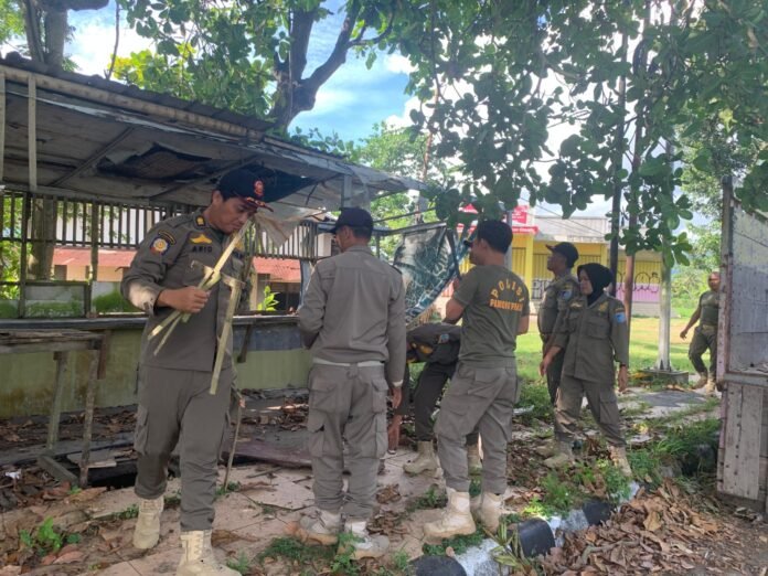 Ratusan Lapak PKL dan Pengamen di Lobar Ditertibkan Satpol PP