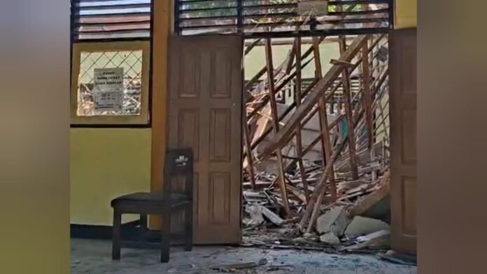 Dua Ruang Kelas SMAN 1 Lingsar Roboh