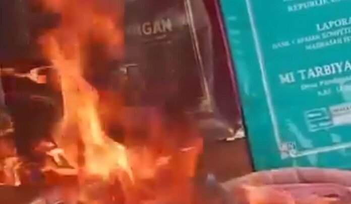 Menikah di Bawah Umur, Orang Tua di Lobar Diduga Bakar Ijazah dan Perlengkapan Sekolah Anaknya