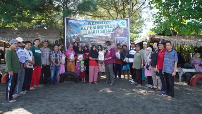 Milad ke 46, Ummat Bagikan 200 Paket Sembako untuk Masyarakat Dusun Cemara