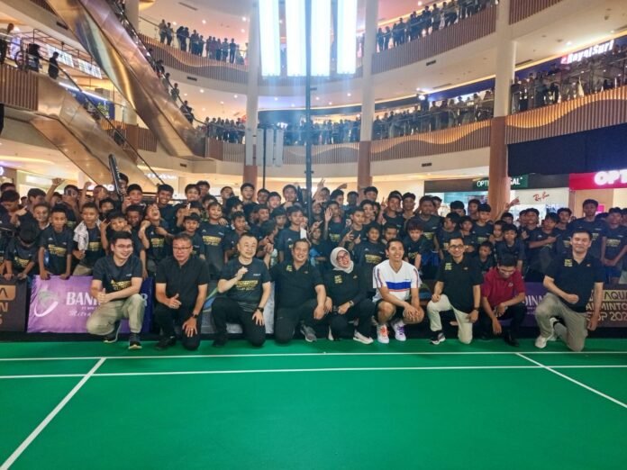 Pebulu Tangkis Jonatan Christie Meriahkan Pembukaan Epic AQUA Badminton Cup 2026