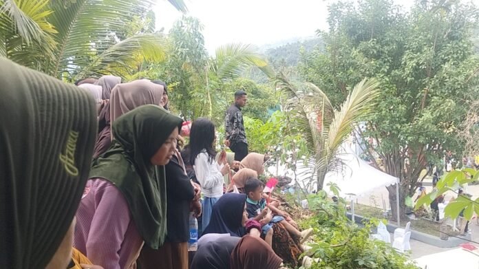 Peresmian Bendungan Meninting, Warga Sampai Naik Bukit untuk Saksikan Presiden