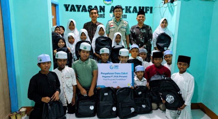 YBM PLN UIW NTB Salurkan Perlengkapan Sekolah untuk Anak Yatim dan Dhuafa