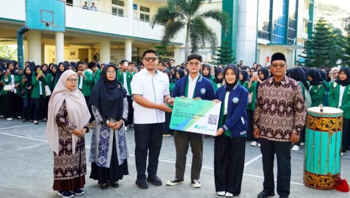 Bawa Misi Kearifan Lokal dan Inovasi Pemberdayaan, Ummat Lepas 985 Mahasiswa KKN Reguler Angkatan 40