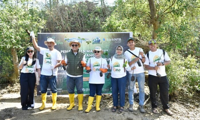 Peringati Hari Mangrove Sedunia dan HUT ke-62, Bank NTB Syariah Tanam Mangrove di Kawasan Ekowisata Paremas