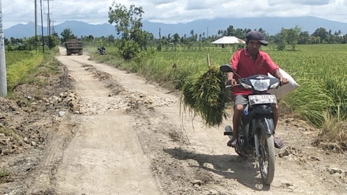 Warga Lombok Barat Keluhkan Infrastruktur Rusak Belum Ditangani