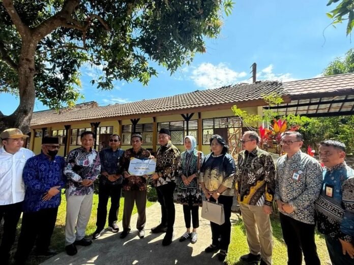 SMAN 1 Lingsar Terima Bantuan Revitalisasi Gedung