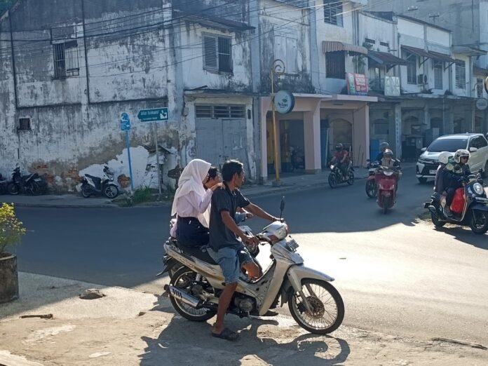 Bangun Relasi Emosional dengan Anak