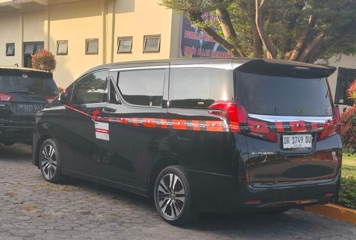 Bupati Lombok Barat LAZ Diduga Terima Suap Mobil Alphard hingga Sapi Kurban