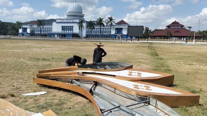 Diduga Dikorupsi LAZ, Ornamen Proyek Alun-alun GMP Taman Kota Gerung Lombok Barat Roboh